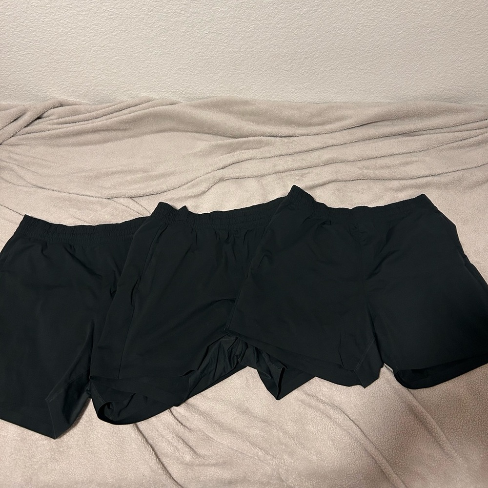 Uniqlo Ultra Stretch 5” Shorts Men’s large BUNDLE OF 3!!!!